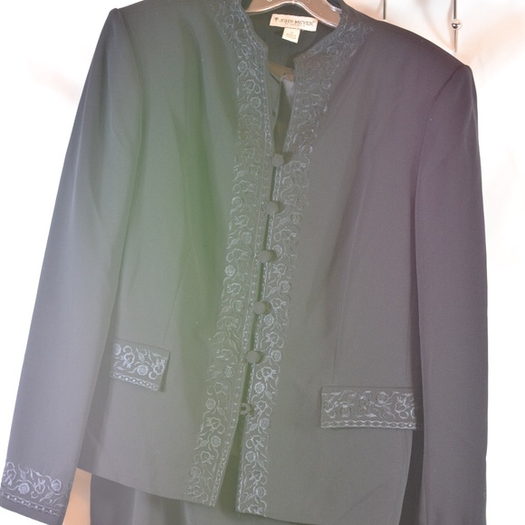 Black embroidered two pice Skirt/Jacket Suit SZ 14 John Meyer - Picture 4 of 10